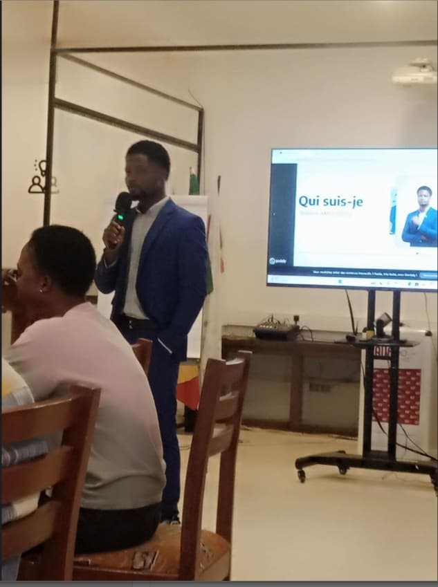 En intervention comme formateur — Sidoine S. Amoussou