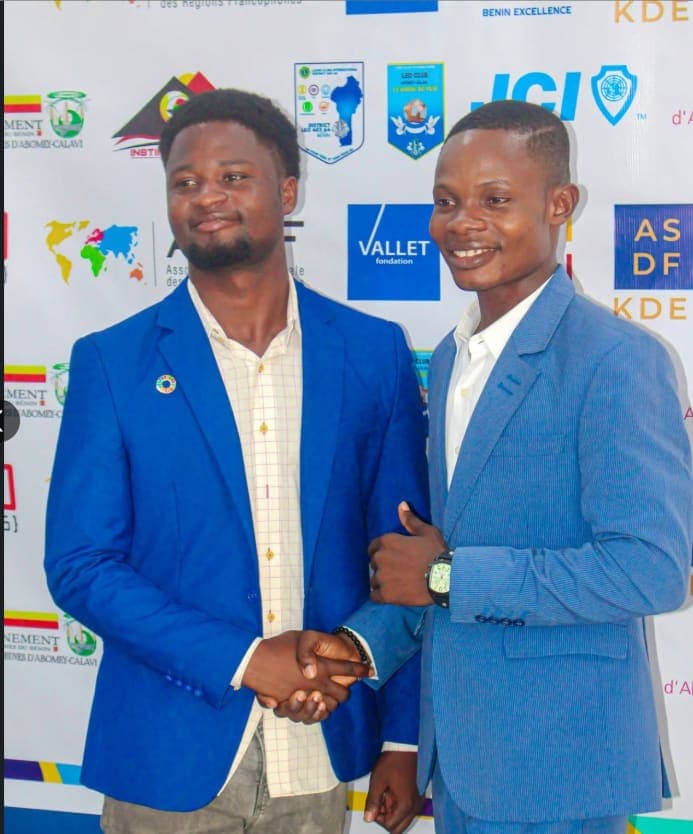 Forum 10.000 CODEURS — Sidoine S. Amoussou
