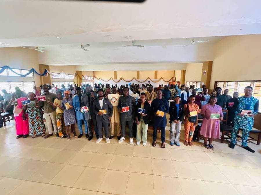 Photo d'ensemble des participants — Sidoine S. Amoussou
