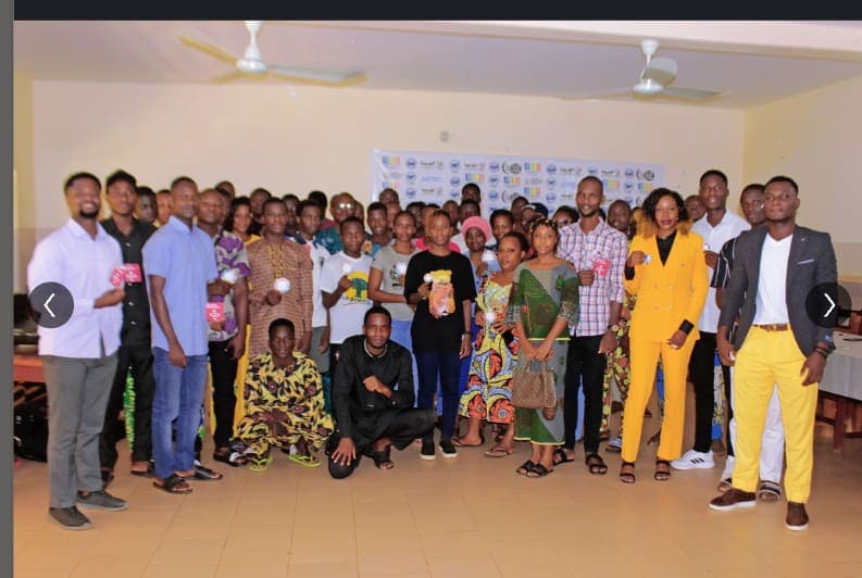 Photo d'ensemble forum 10.000 Codeurs — Sidoine S. Amoussou
